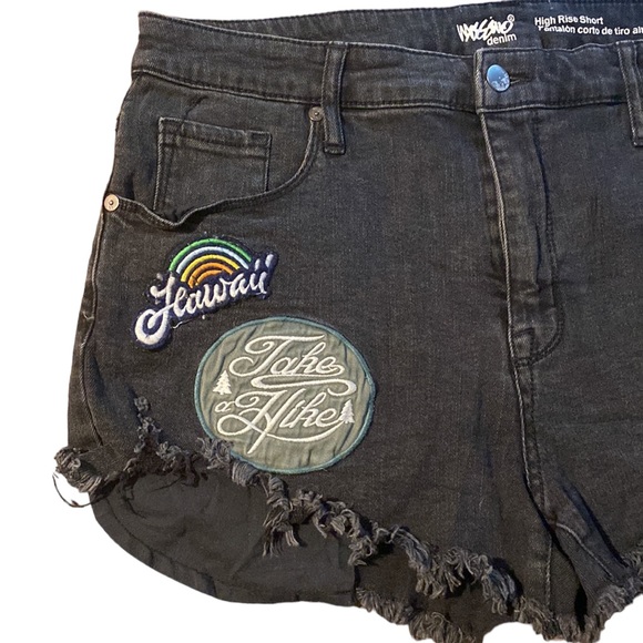 Mossimo Women’s High Rise Denim Shorts - Picture 2 of 5